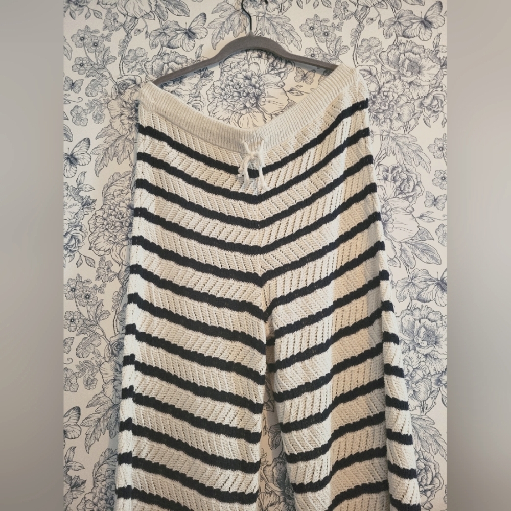 Aerie Navy and Cream Knit Pants